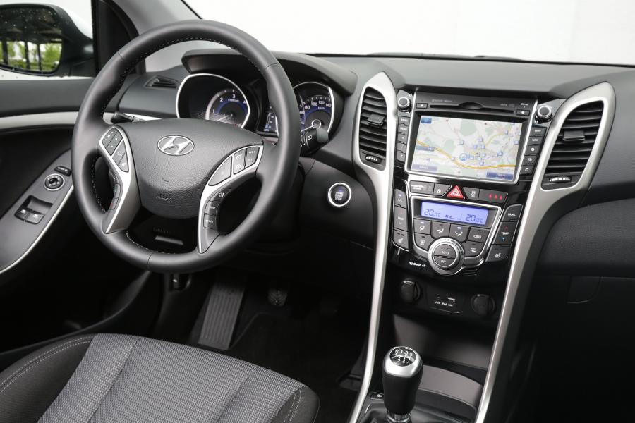  Hyundai i30 Coupe 2015 года  (фото 8 из 19)